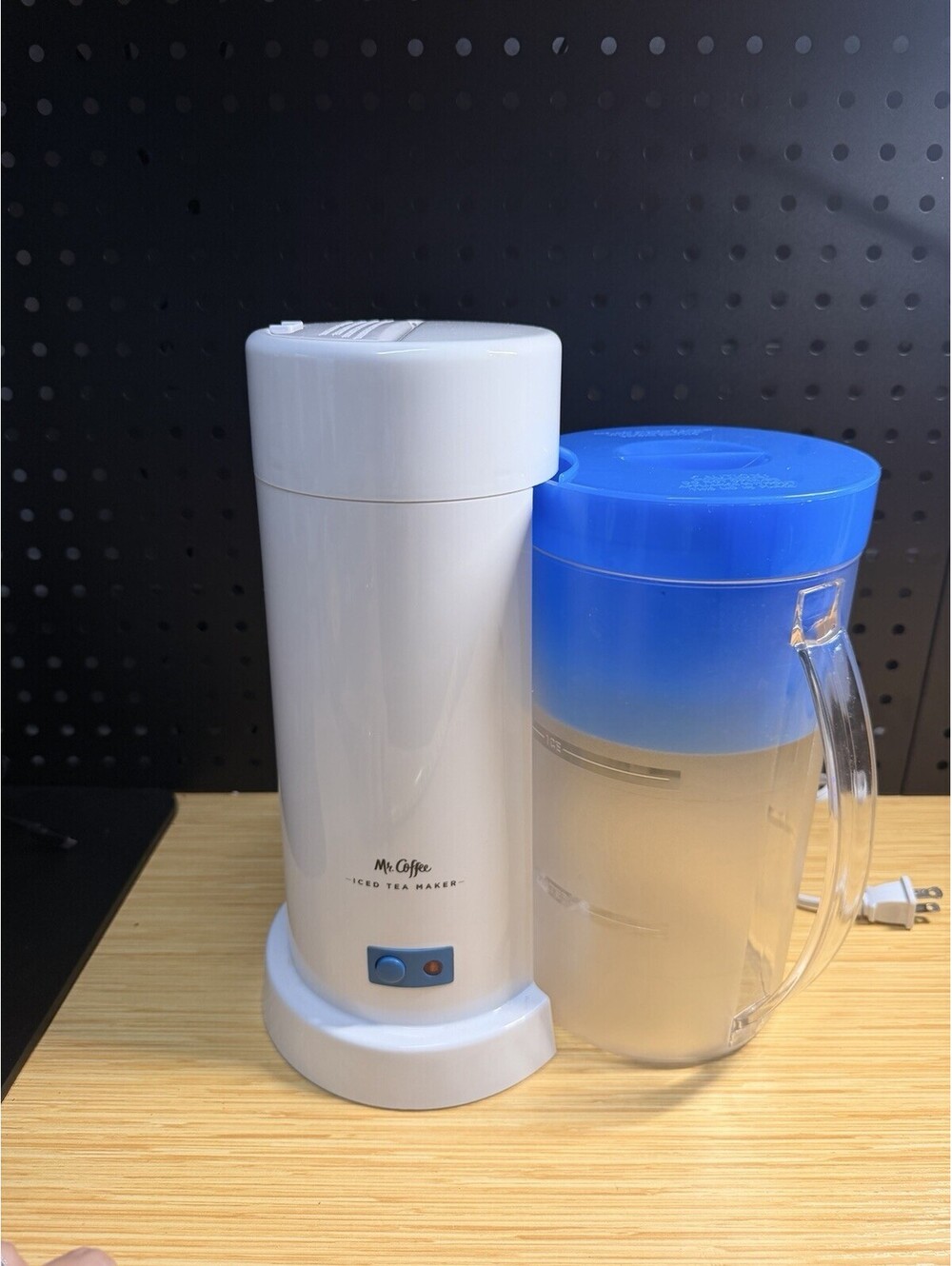 Mr. Coffee “The Iced Tea Maker” TM 1 2 Qt Electric Iced Tea Maker White & Blue *